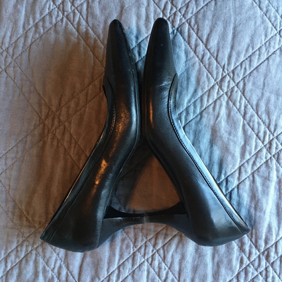 Bandolino Flexible Black Leather Heels Sz 7.5 - Picture 2 of 8